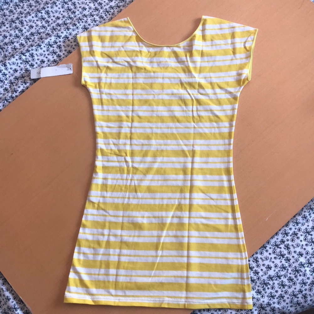 NWT essential tee - Picture 2 of 5